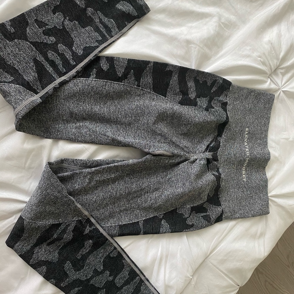 Elevated mindset leggings ❤️